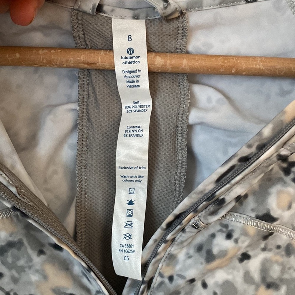 Lululemon Like New Lightened Up 1/4 Zip Pullover in Speckled Silver and Gray - Picture 6 of 14